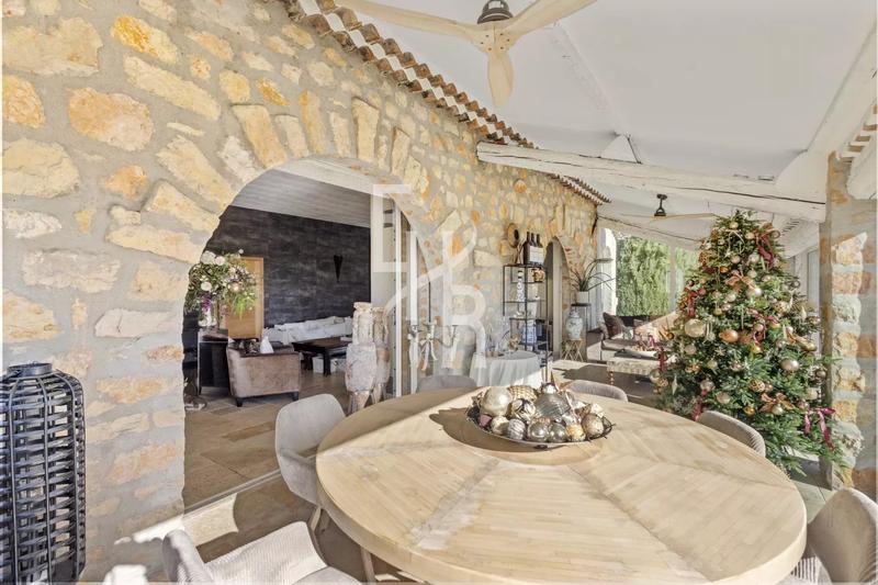 Villa - 188 m² - 6 pièces