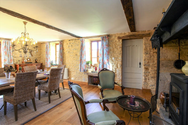 Maison - 357 m² - 16 pièces