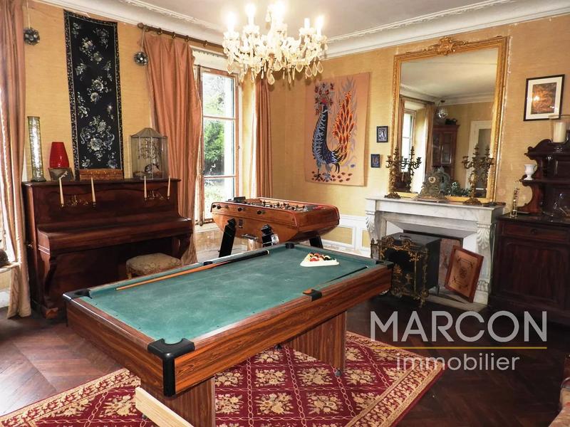 Maison - 320 m² - 10 pièces