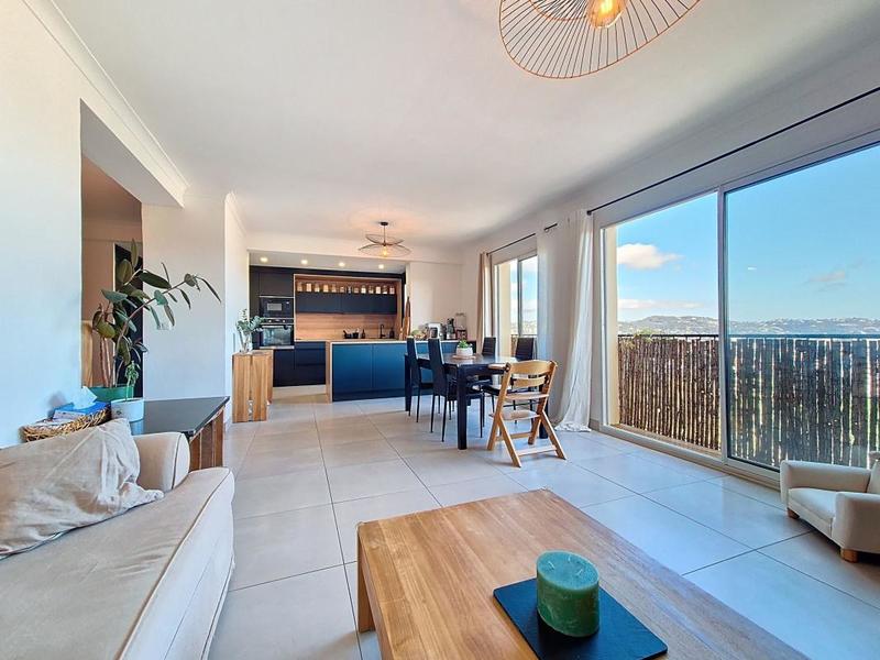 Appartement - 80 m² - 3 pièces