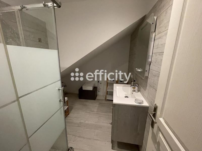 Maison - 240 m² - 11 pièces