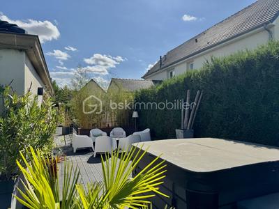 Maison - 250 m² - 8 pièces