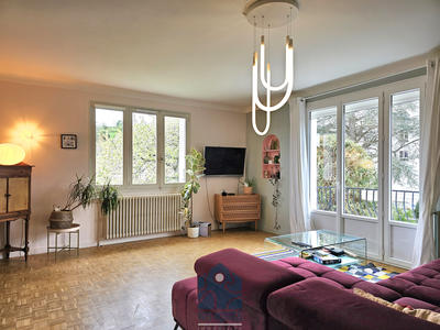 Maison - 225 m² - 9 pièces