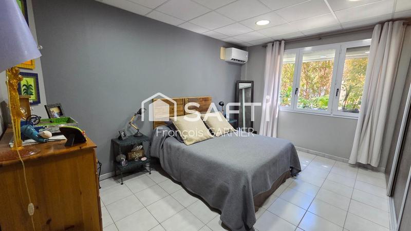 Local commercial - 218 m² - 6 pièces