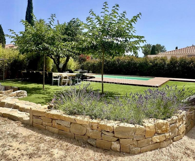 Maison - 210 m² - 8 pièces