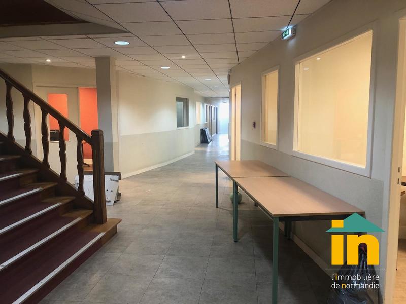 Local commercial - 570 m² - 15 pièces