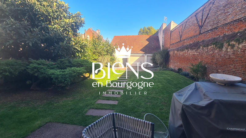 Maison - 259 m² - 8 pièces