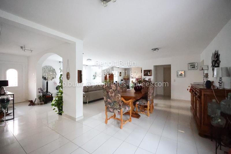 Villa - 207 m² - 8 pièces