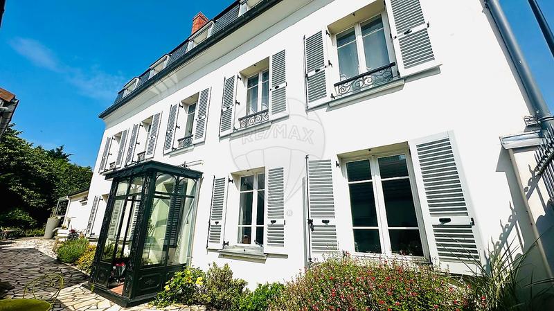 Maison - 203 m² - 7 pièces