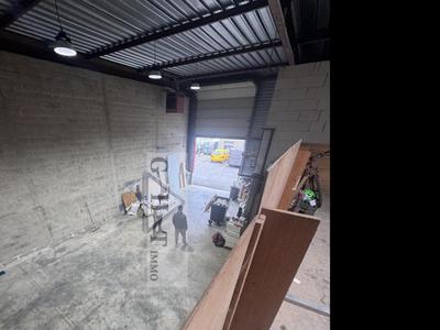 Entrepôt - 250 m²