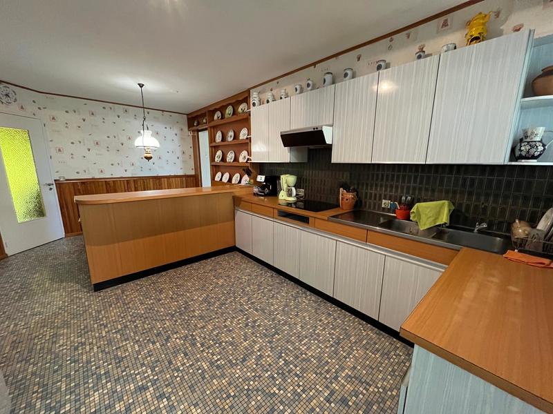 Maison - 265 m² - 10 pièces