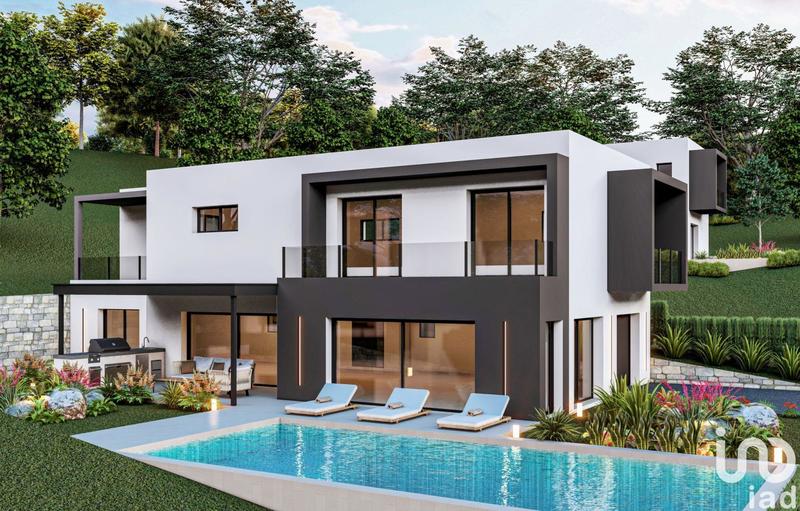 Maison - 205 m² - 6 pièces