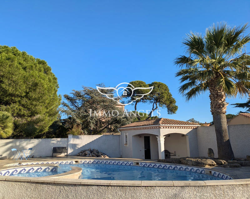 Villa - 244 m² - 6 pièces