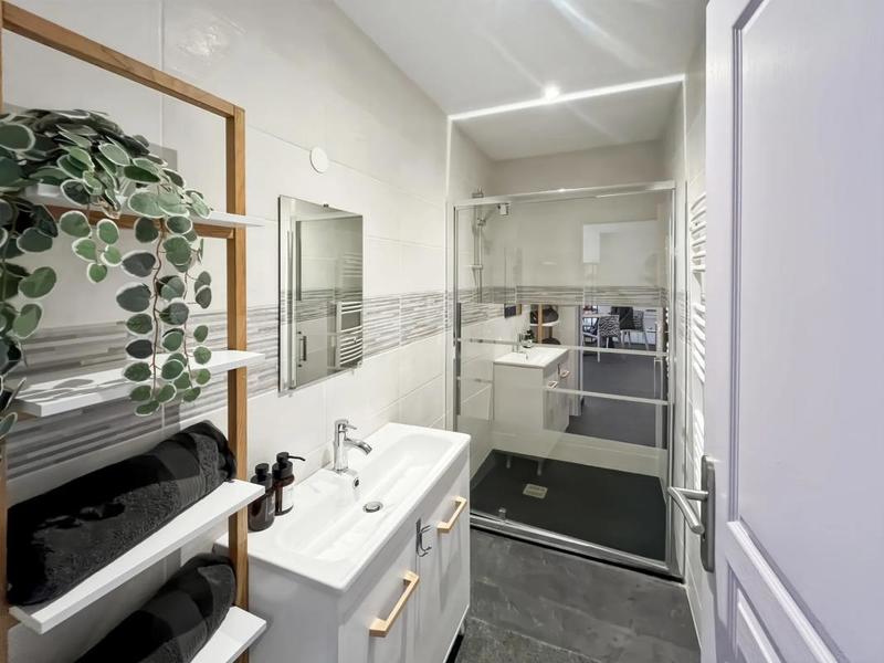 Appartement - 180 m² - 8 pièces