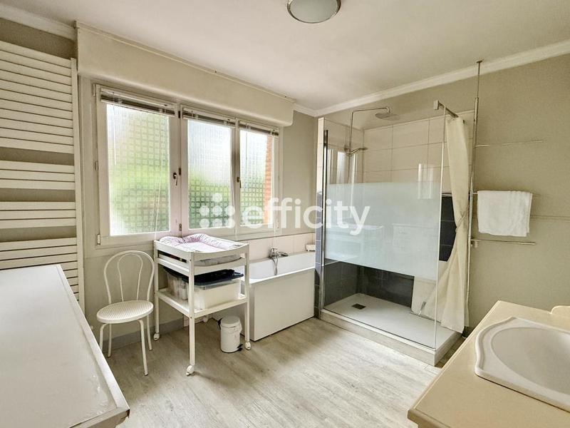 Pavillon - 179 m² - 9 pièces