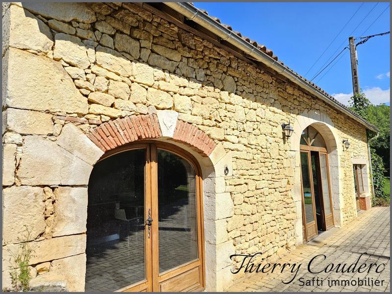 Maison - 213 m² - 9 pièces