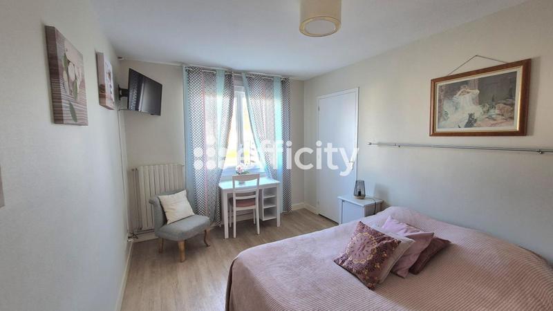 Maison - 310 m² - 13 pièces