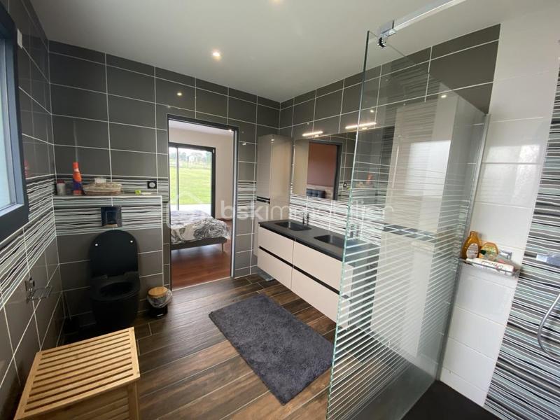 Villa - 244 m² - 6 pièces