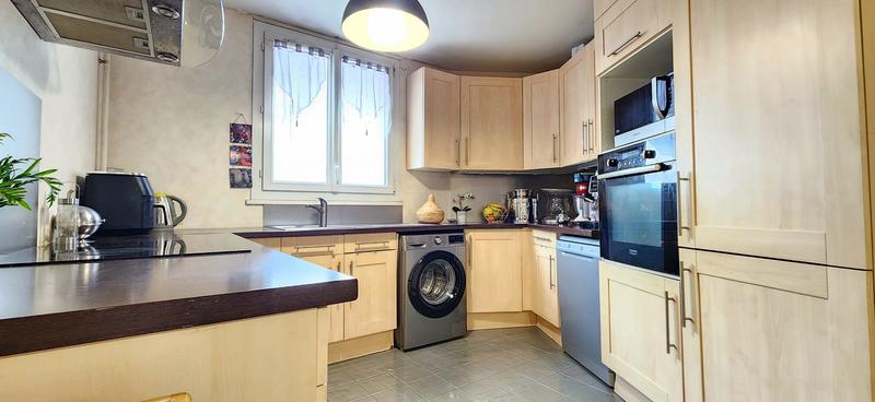 Appartement - 90 m² - 4 pièces