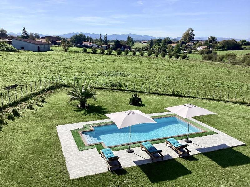 Demeure - 311 m² - 12 pièces