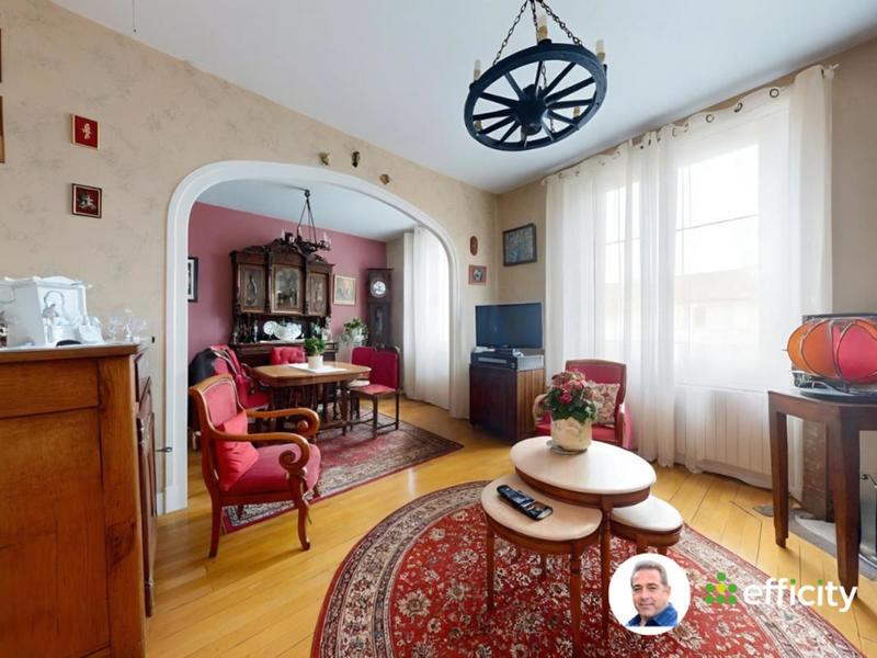 Maison - 240 m² - 12 pièces