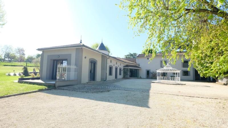 Château - 378 m² - 9 pièces