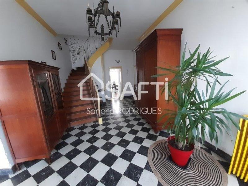 Maison - 295 m² - 9 pièces