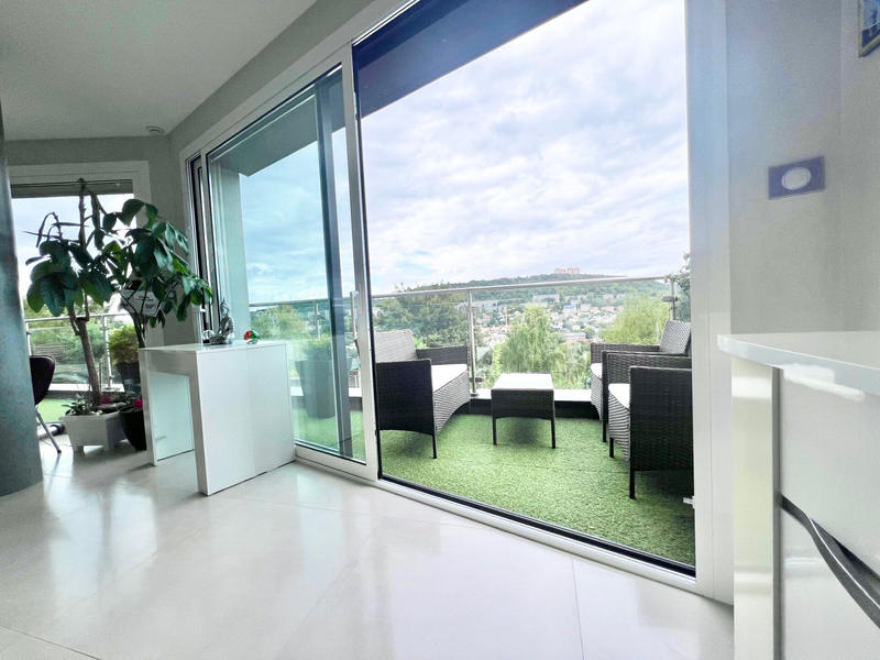 Propriété - 190 m² - 6 pièces