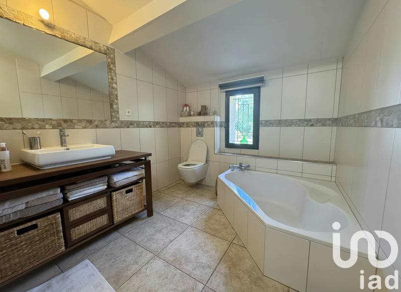 Maison - 222 m² - 7 pièces