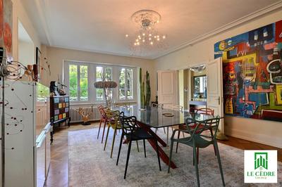 Maison - 465 m² - 15 pièces