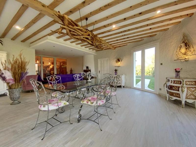 Villa - 332 m² - 8 pièces