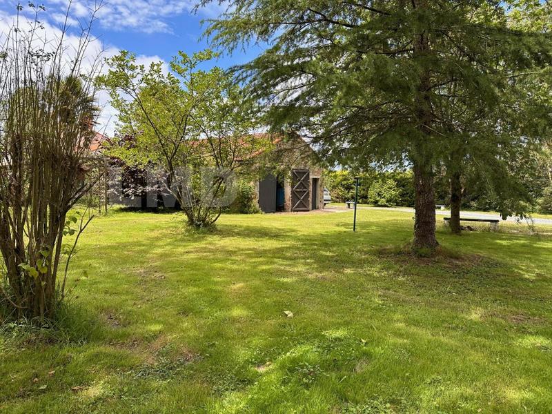 Propriété - 205 m² - 9 pièces