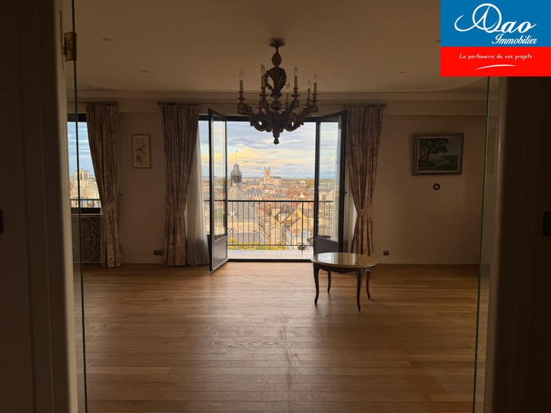 Appartement - 195 m² - 6 pièces