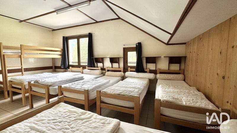 Local commercial - 1 235 m²