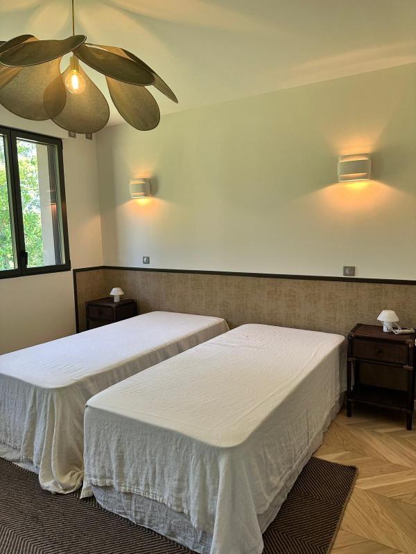 Villa - 353 m² - 8 pièces