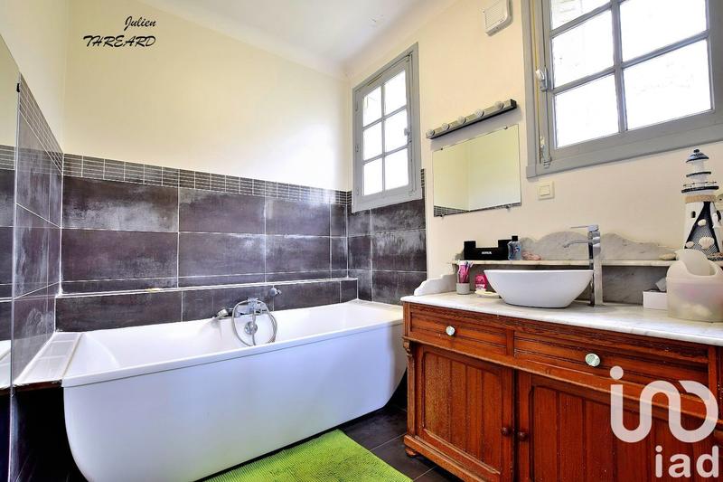 Maison - 240 m² - 8 pièces