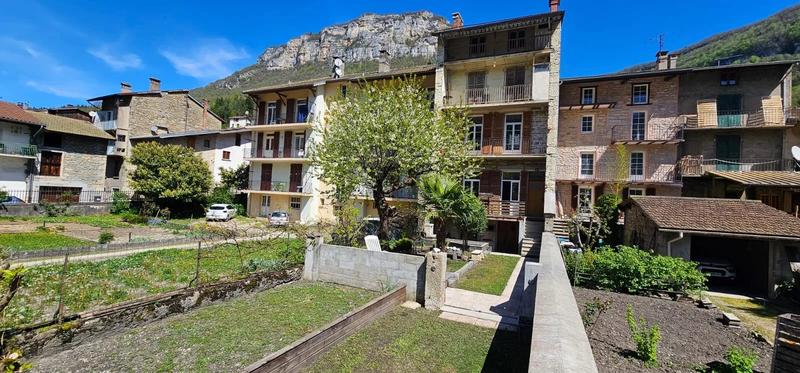 Maison en pierre - 282 m² - 10 pièces