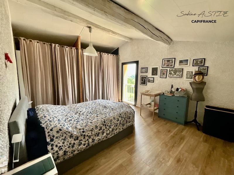 Maison - 259 m² - 9 pièces