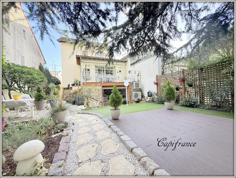 Maison - 170 m² - 9 pièces