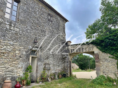 Maison - 338 m² - 10 pièces