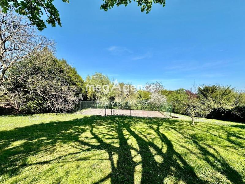 Maison - 202 m² - 7 pièces