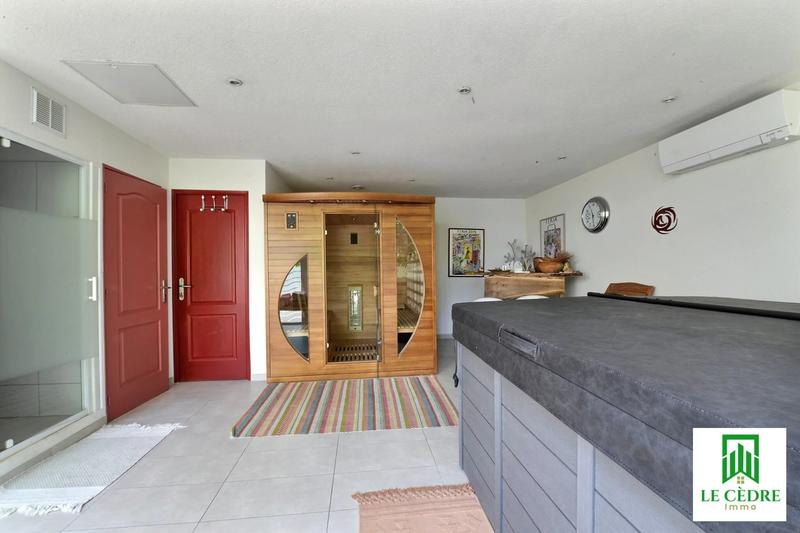 Maison - 465 m² - 15 pièces