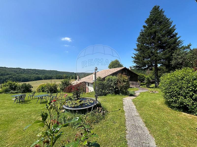 Hôtellerie / Restauration - 1 300 m² - 17 pièces