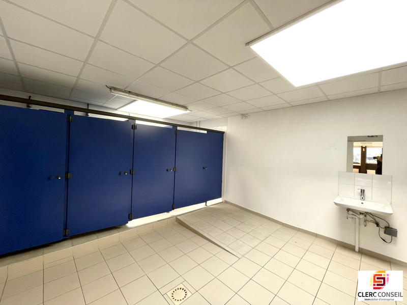 Local d'activités - 696 m²