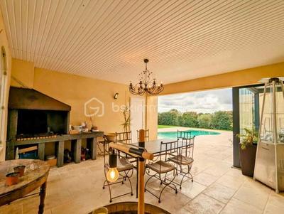 Demeure - 196 m² - 5 pièces