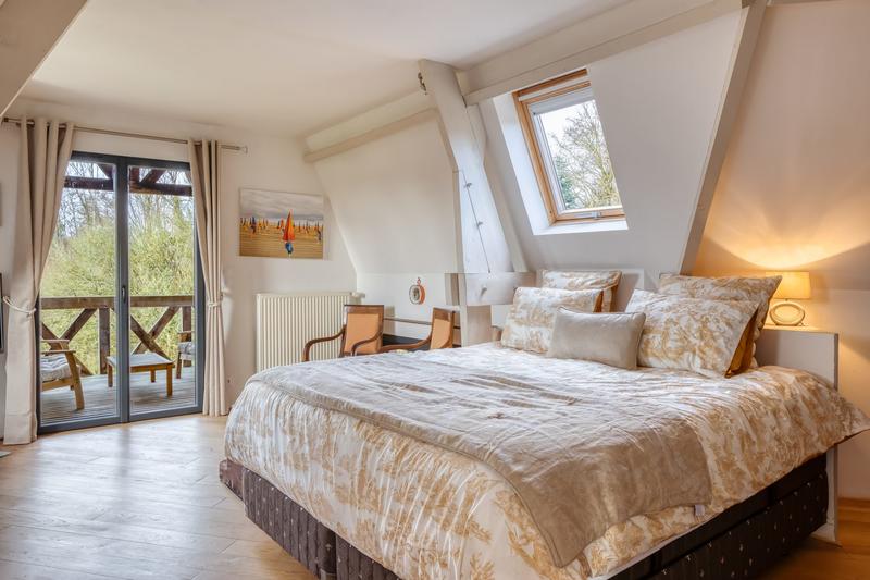 Maison - 273 m² - 7 pièces