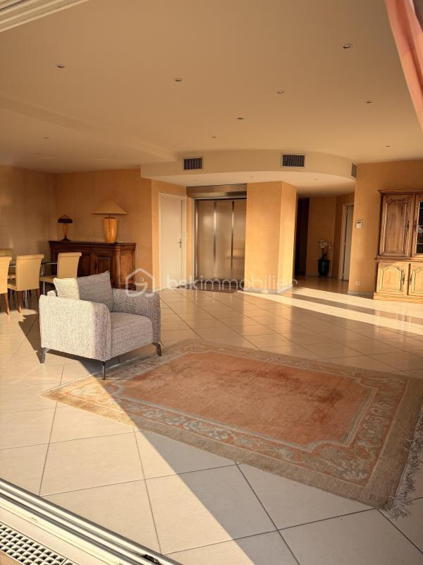 Penthouse - 160 m² - 4 pièces