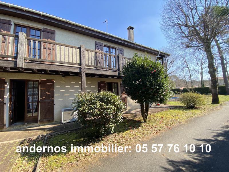 Maison traditionnelle - 239 m² - 10 pièces