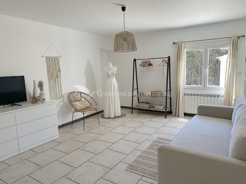 Maison - 2 001 m² - 4 pièces