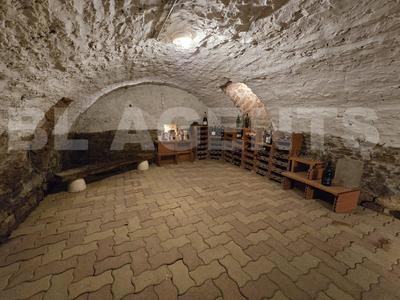 Maison - 260 m² - 10 pièces